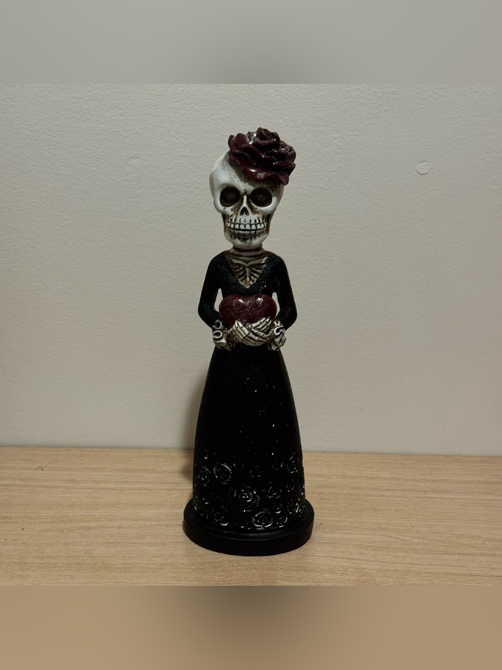 Black & Burgundy Skeleton Figurine Décor